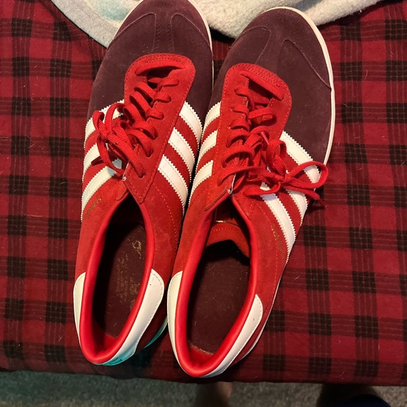 Used - Picture 2 of 2